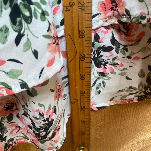 Torrid Floral Blouse Plus Size 3X White Pink Rose Print Long Sleeve V-Neck - Picture 6 of 9